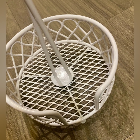 Vertical portable stand-alone paper towel holder: Painted Metal - Picture 4 of 4